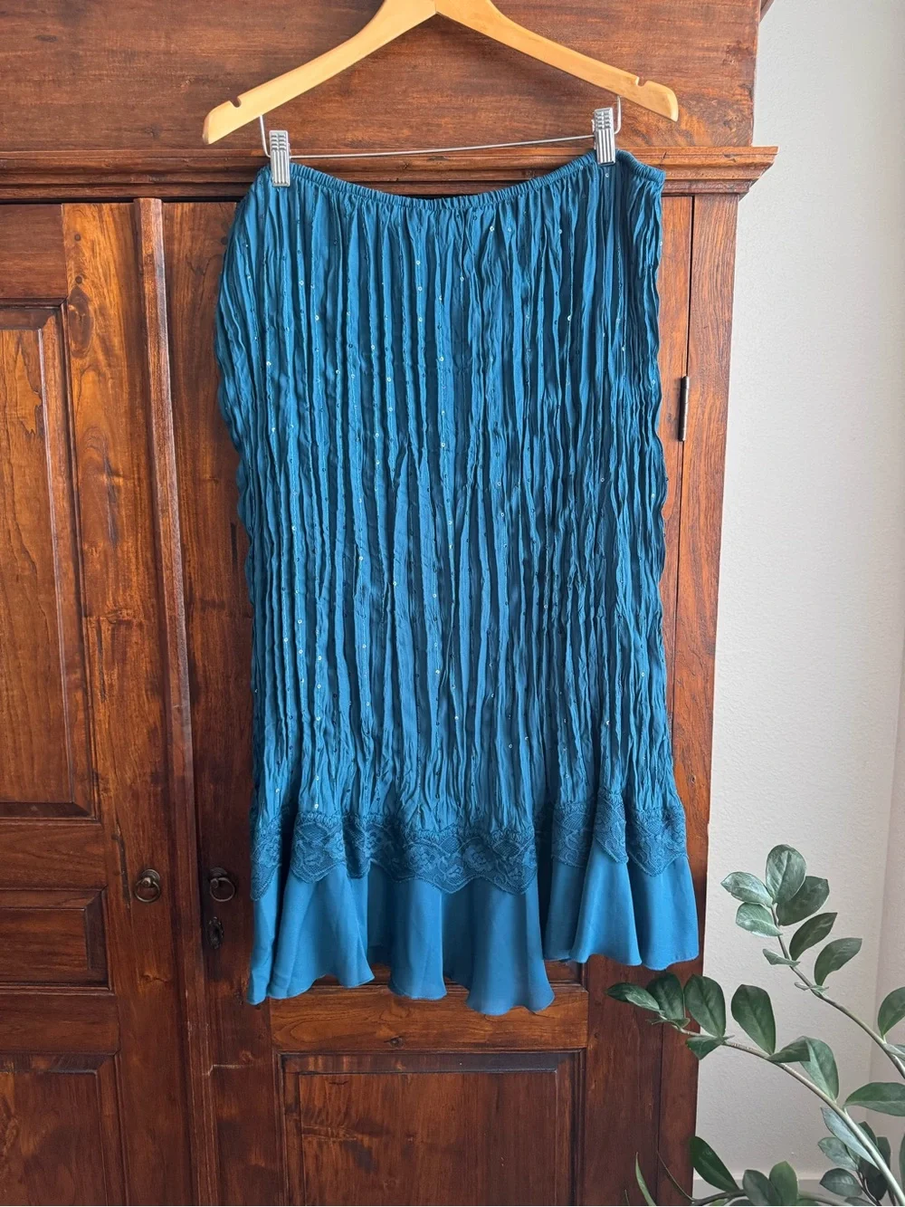 Signature by Robbie Bee Crinkle Midi Skirt Sequins Lace Hem Pull On Elegant
